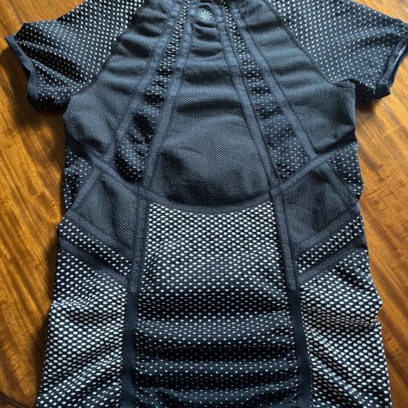 Athleta Short sleeved top - Picture 3 of 5
